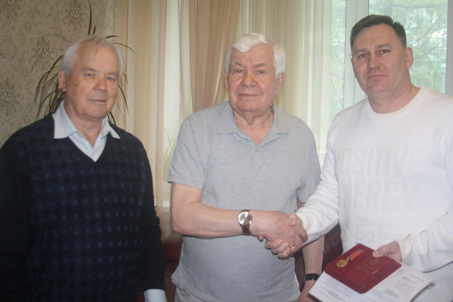 Представители Алтайского землячества в Москве навестили и  поздравили с 80-летним юбилеем одного из основателей нашей организации - Александра Васильевича Жуганова