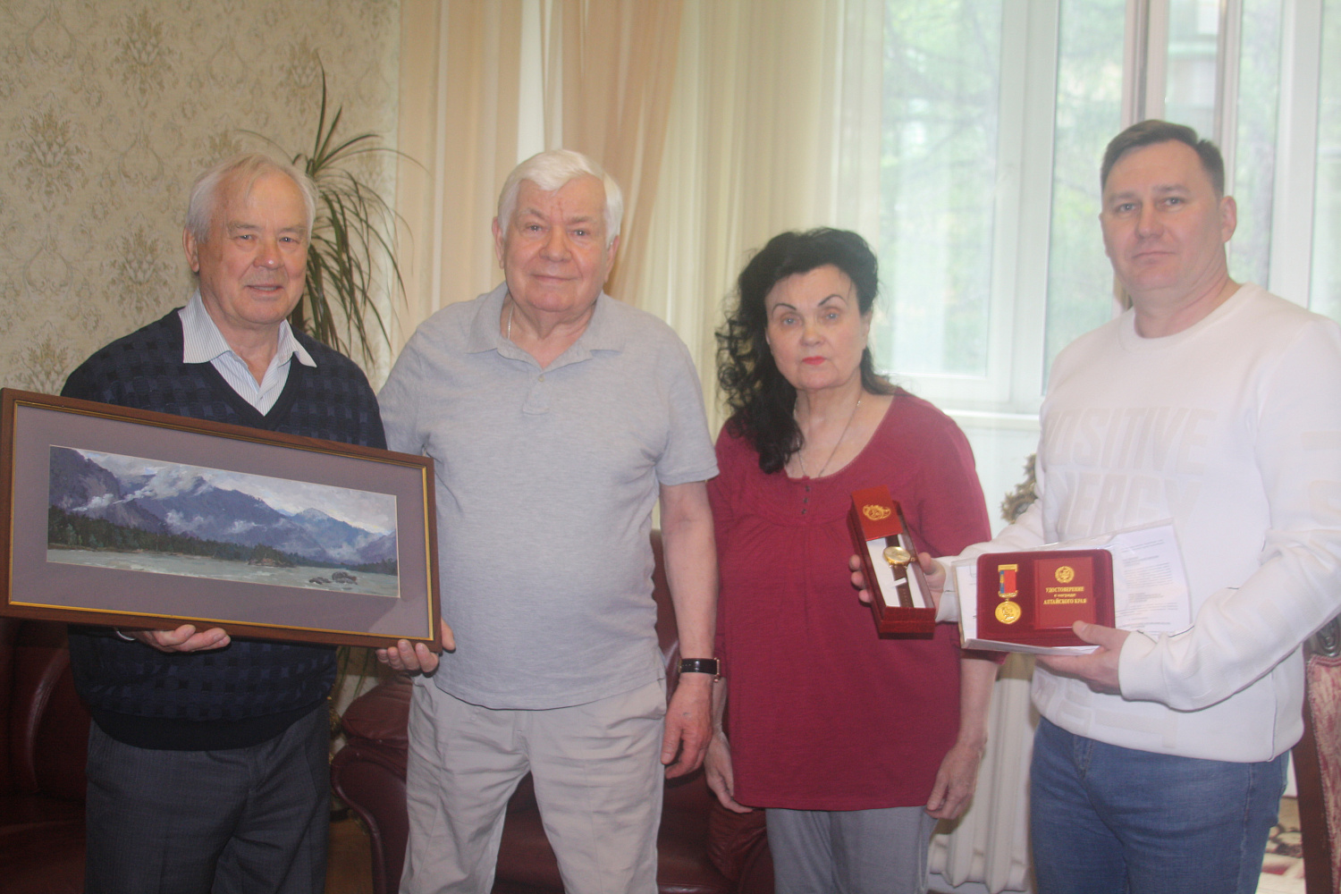 Представители Алтайского землячества в Москве навестили и  поздравили с 80-летним юбилеем одного из основателей нашей организации - Александра Васильевича Жуганова